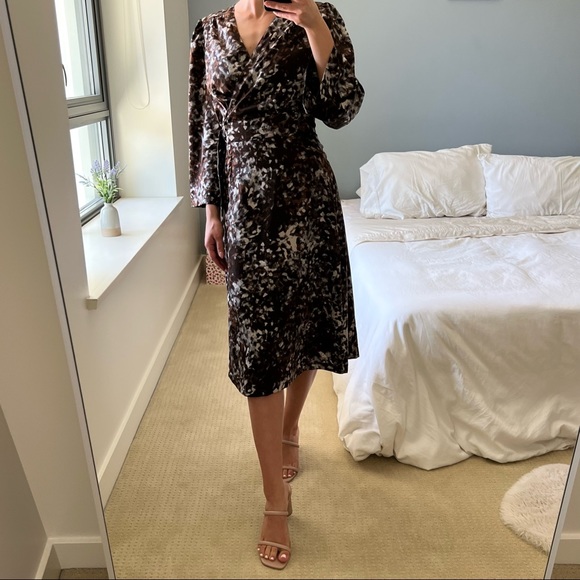 ๐ค Earth tones patterned wrap midi dress - Picture 8 of 8